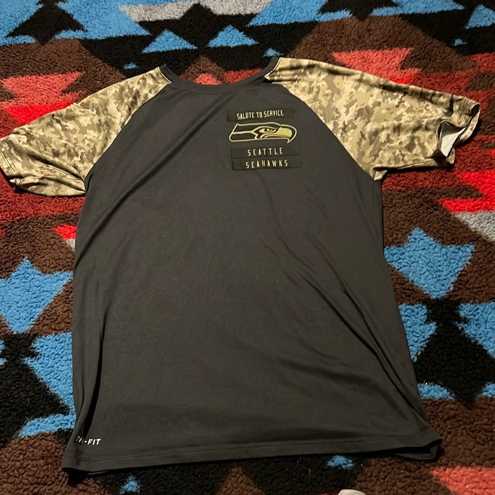 Medium Nike Seahawks tee